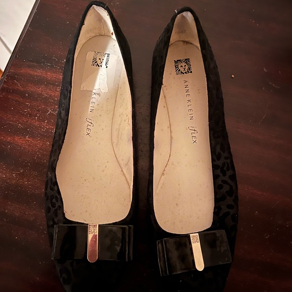 Anne Klein flats worn once!!!! - Picture 3 of 4